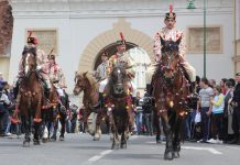 Sărbătoarea Junilor Brașovului în Duminica Tomii. Poetul Dan Despan prezintă în versuri istoria Junilor Brașovului și obiceiurile ce s-au derulat pe uliţele înguste ale Şcheiului