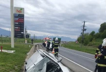 Șoferul mașinii care a lovit un cap de pod pe DN1, la Codlea, ieri, era mort de beat la volan