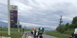 Șoferul mașinii care a lovit un cap de pod pe DN1, la Codlea, ieri, era mort de beat la volan