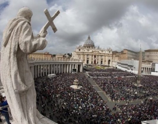 Catolicii serbează, duminică, Învierea Domnului. Obiceiuri în Duminica Floriilor pentru ortodocşi