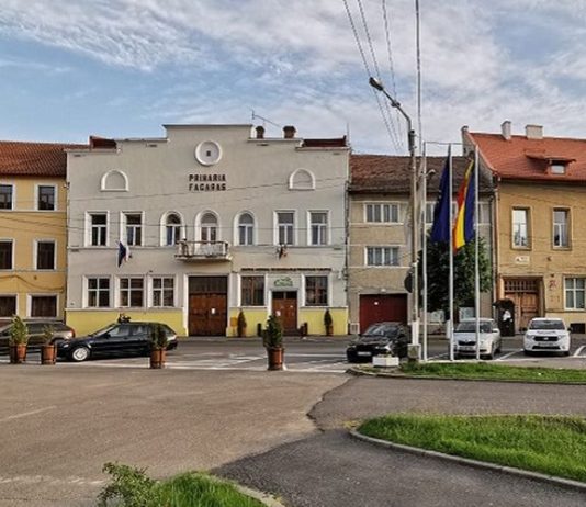 Puzderie de angajați la UAT Făgăraș deși populația municipiului este an de an în scădere. Primăria anunță 36.279 locuitori în 2026, iar în 2024 anunța 18.916 persoane. Când s-a mințit?