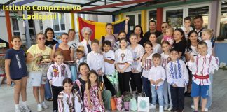 Foto și VIDEO. Copiii de la Cursul de Limbă, Cultură și Civilizație Românească sărbătoresc Ziua de 1 Iunie prin educație și tradiție, coordonați de prof. Angela Nicoară