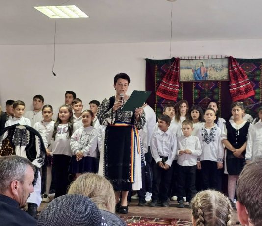 Foto. ,,Glasuri în lumină“, concertul de cântece patriotice și pricesne de la Voila, a unit iubitorii de tradiție, port popular și cânt românesc