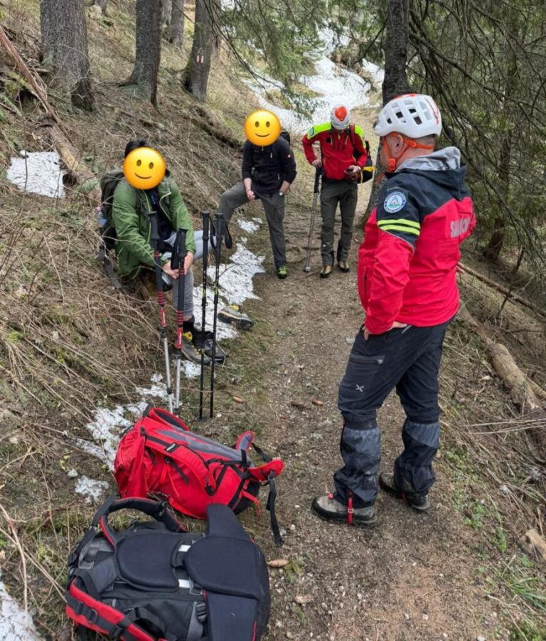 Intervenție dificilă a salvamontiștilor pentru salvarea a două persoane aflate în Munții Bucegi