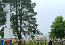 Foto. Primarul Gheorghe Mirca: ,,Jertfa eroilor a fost fundamentul pe care s-a clădit libertatea noastră“. Comemorarea eroilor la Crucea din poligonul Cincu