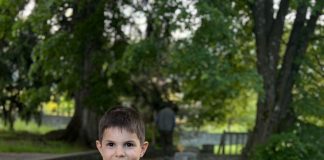 Andreas, un copil din Arpașu de Sus, diagnosticat cu autism și ADHD, are nevoie de ajutorul nostru. Donații se pot face în contul deschis pe numele mamei lui