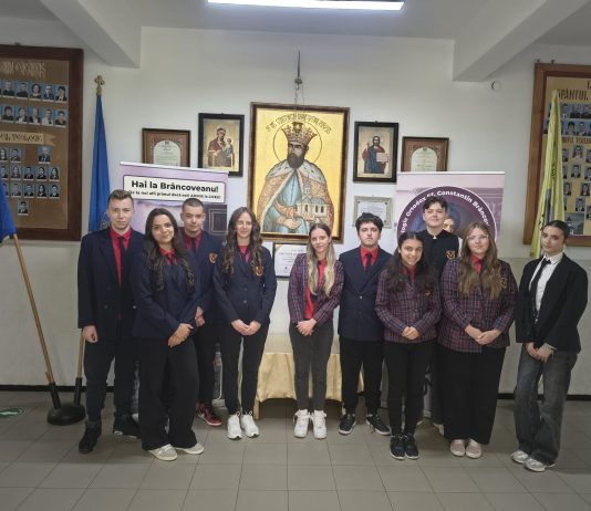 Olimpicii de la Liceul Teologic Ortodox „Sfântul Constantin Brâncoveanu” din Făgăraș. Elevii s-au calificat la faza națională a olimpiadelor școlare