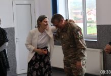 La Școala Gimnazială Cincu, ceremonie și elogii pentru zugrăvirea a două săli de clasă. Pentru proiectul PNRR privind dotarea totală a școlii, nicio evidențiere