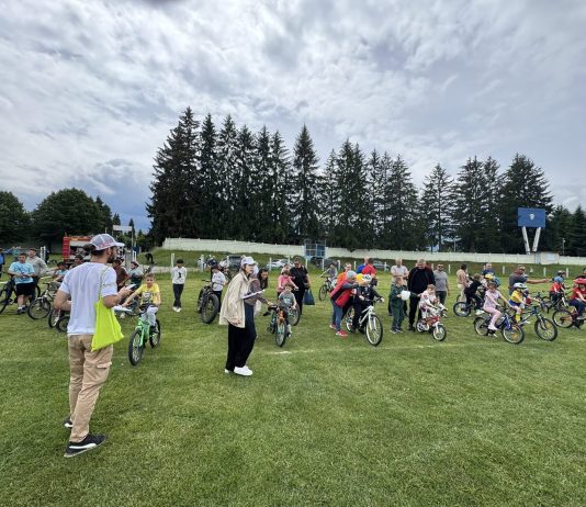 Foto. Ziua Copilului la Victoria. Concursuri, premii, daruri și spectacole la stadion la care au participat peste 300 de copii