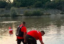 Video. Tragedie la Olt. Un copil și unchiul său au fost scoși din apă, dar tatăl copilului este căutat în continuare de pompieri