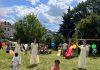 Foto. Petrecere în aer liber și premii pentru prichindeii de la Grădinița Pinochio din cartierul Combinat, la final de an școlar