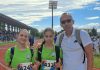 Foto. Făgărașul, campion județean la 400 m viteză prin eleva Cristiana Rogozea. Alături de Cristiana a alergat Natalia Oltean, ambele antrenate de prof. Aurelian Curticăpean