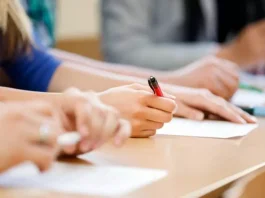 A început examenul pentru absolvenții de clasa a VIII-a. Azi, proba scrisă la limba și literatura română, iar miercuri, matematica