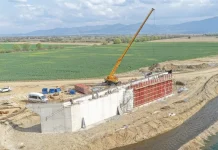 Tragedie pe autostrada A13, în zona Avrig. Un bărbat a decedat după ce a căzut de la o înălțime de 12 metri