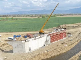 Tragedie pe autostrada A13, în zona Avrig. Un bărbat a decedat după ce a căzut de la o înălțime de 12 metri