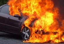Un tânăr din Rodbav, beat și fără permis s-a ales cu dosar penal după ce mașina i-a luat foc. Polițiștii l-au prins în Ileni