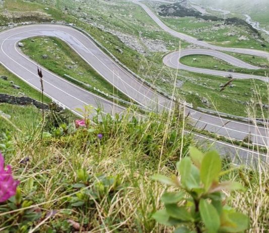 Mașină distrusă pe Transfăgărășan din cauza unei fotografii. Șoferița a scăpat nevătămată
